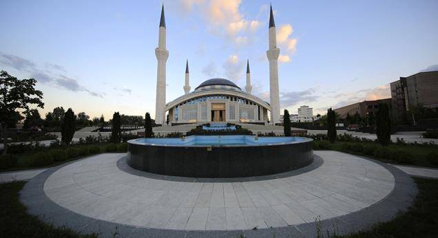 Diyanet'ten Camilere akülü engelli aracı şarj ünitesi