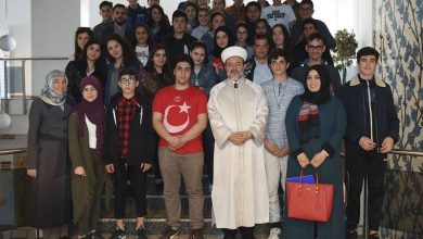 Diyanet İşleri Başkanı Görmez, "Değerler Eğitimi"ne katılan gençlerle buluştu