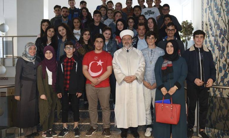 Diyanet İşleri Başkanı Görmez, "Değerler Eğitimi"ne katılan gençlerle buluştu