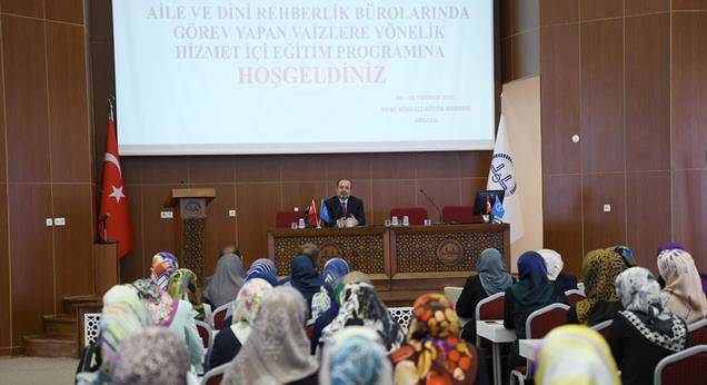 Diyanet İşleri Başkanı Görmez, Aile ve Dini Rehberlik merkezlerinde görev yapacak vaizlere yönelik düzenlenen seminere katıldı