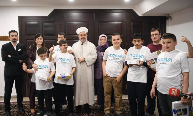 Diyanet İşleri Başkanı Görmez, otizmli çocuklarla bir araya geldi