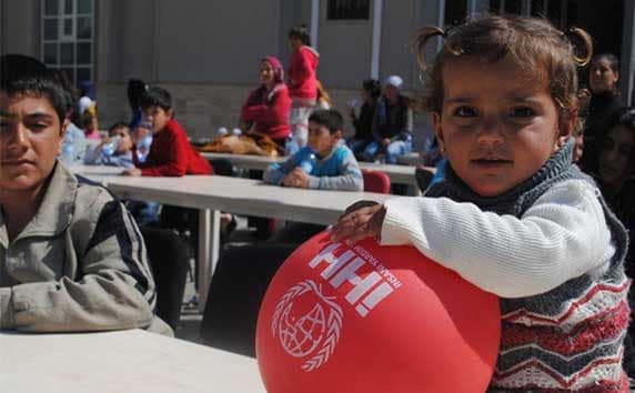 İHH Suruç’ta 300 yetimin yüzünü güldürdü