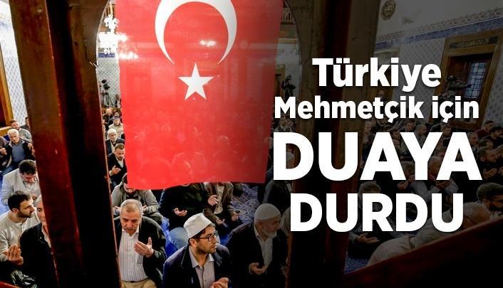 Türkiye Mehmetçik için duaya durdu