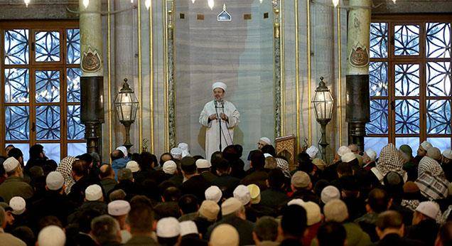 Diyanet İşleri Başkanı Görmez, Sultanahmet Camii’nde sabah namazı buluşmalarına katıldı